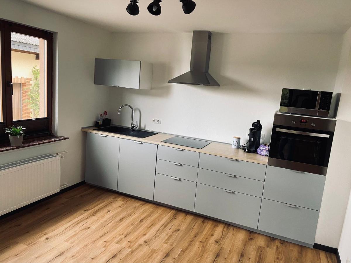 Ringtoys Rooms Mit Einem Gemeinschaftsbad One Bathroom To Share With Four Rooms Welcherath Bagian luar foto