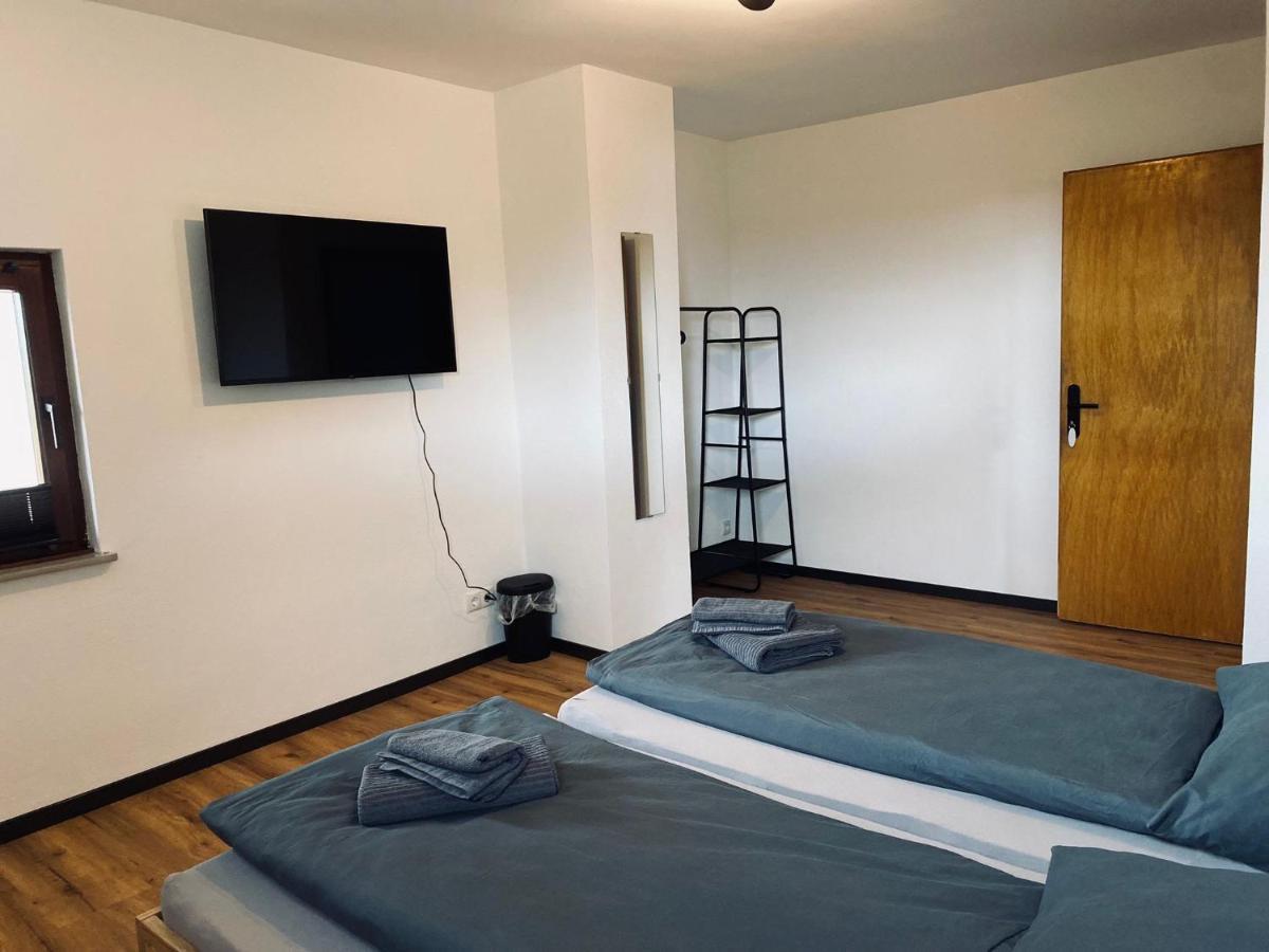 Ringtoys Rooms Mit Einem Gemeinschaftsbad One Bathroom To Share With Four Rooms Welcherath Bagian luar foto